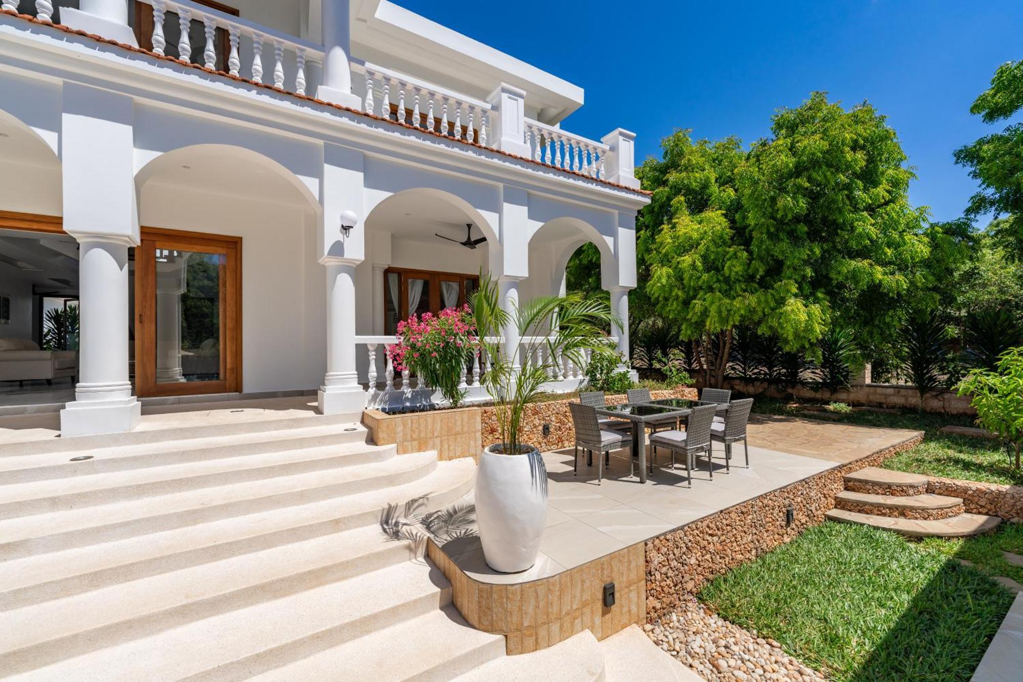 Villa Branca Diani Boutique Luxury & Personalized Service شاطئ دياني المظهر الخارجي الصورة
